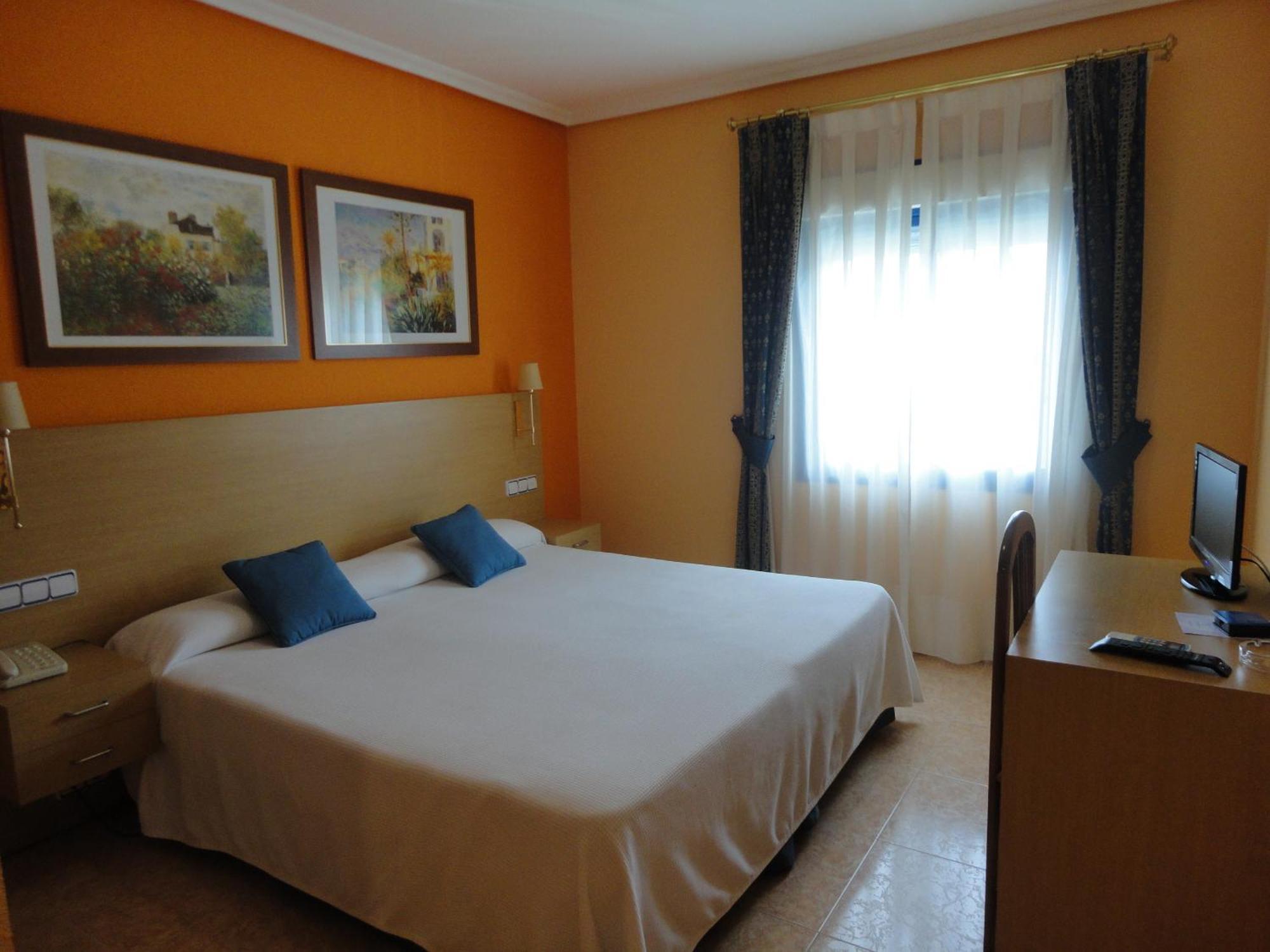 Hotel Mirador Velilla de San Antonio Bagian luar foto